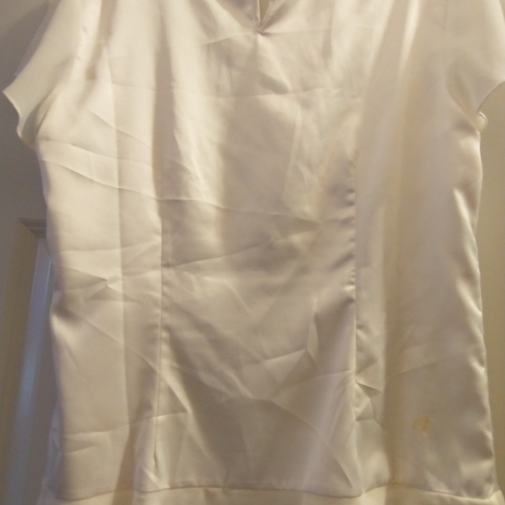 Size M NY Collection Satin Top with Pearl Detail - Picture 2 of 2